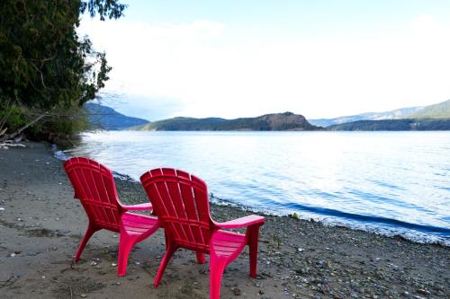 Sea and Cedar Retreat-a home in a tranquil setting in Cowichan Bay, Canada