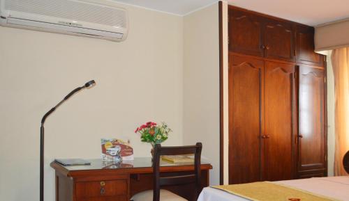 Hotel Plaza Versalles - image 2