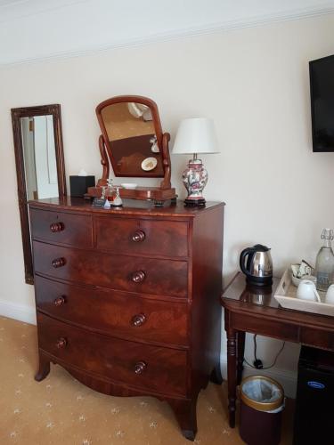 Dolphin Guest House - image 12