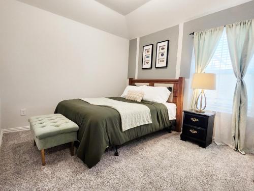 Anderson Lake Stays by ION Rentals near Downtown Med Center NRG Stadium Beltway 8 in Houston, USA