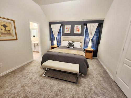 Anderson Lake Stays by ION Rentals near Downtown Med Center NRG Stadium Beltway 8 in Houston, USA