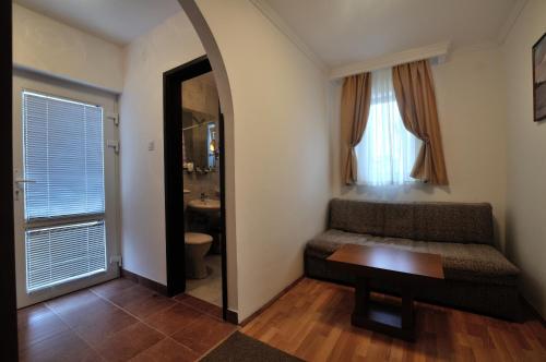 Vila Đurić - Ex Hotel Đurić, Petrovac na Moru (foto 6)