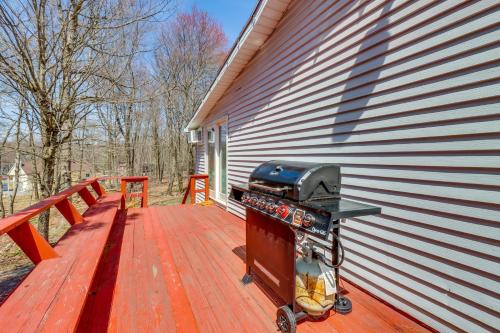 Poconos Home with Hot Tub, Game Room and Lake Access!