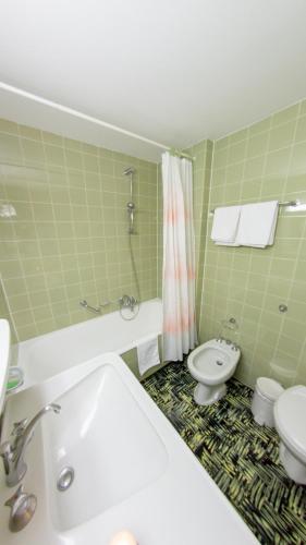 Bathroom, Hotel La Perla in Ascona
