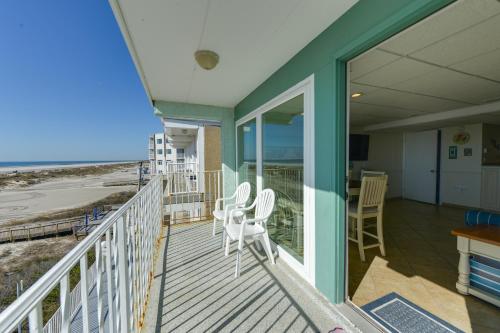 Stunning Beachfront Condo with Panoramic Ocean View