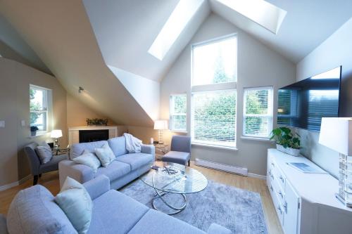 Sea and Cedar Retreat-a home in a tranquil setting in Cowichan Bay, Canada