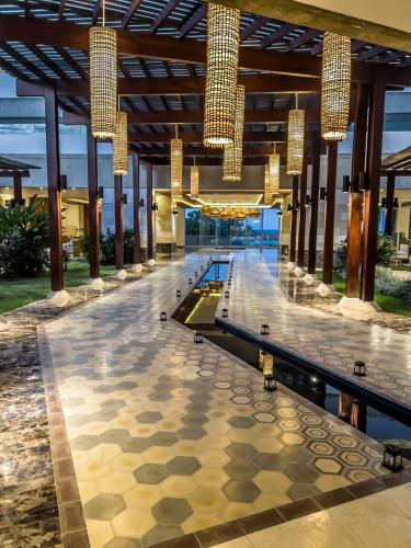 로비, Eurobuilding Hotel & Suites Lecheria in 푸에르토 라 크루스