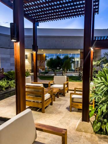 로비, Eurobuilding Hotel & Suites Lecheria in 푸에르토 라 크루스