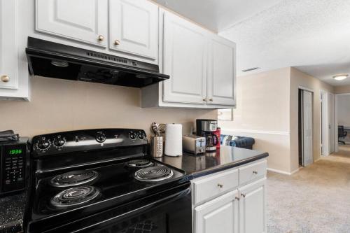 Spacious 2 Bed/2 Bath Condo with Gym and Laundry in Melbourne, USA