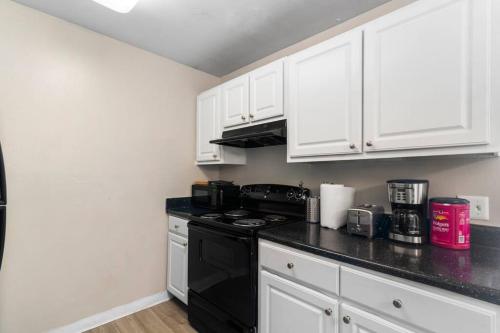 Spacious 2 Bed/2 Bath Condo with Gym and Laundry in Melbourne, USA