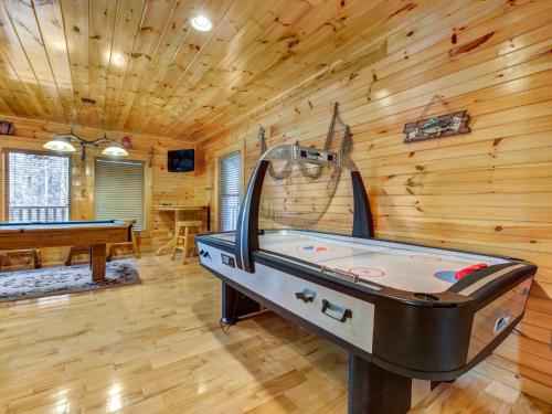 Truly Blessed 3 Bedrooms Hot Tub Sleeps 10 - image 6