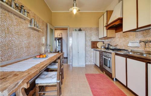 köök, 3 Bedroom Amazing Home In Castiglione Chiavarese in Castiglione Chiavarese