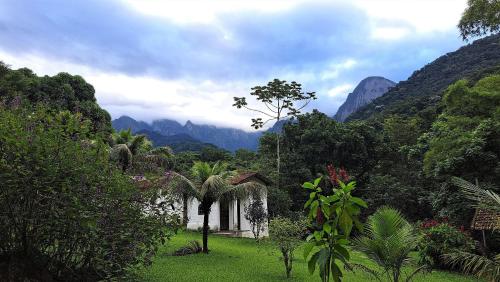 Kert, Paradisíaco, piscina e churrasqueira em Guapimirim (Paradisiaco, piscina e churrasqueira em Guapimirim) in Guapimirim