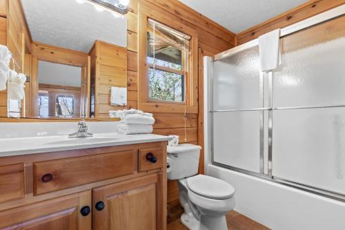 Above the Clouds, 4 Bedrooms, Pool Access, Private, Gaming, Sleeps 16 in Gatlinburg, USA