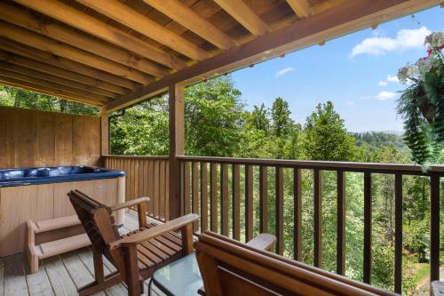 Silver Moon 1 Bedroom Mountain View Hot Tub WiFi Sleeps 2 - image 12