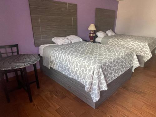 2 queen beds