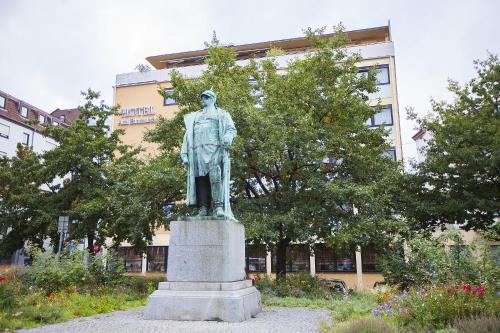 Am Bismarck - image 11