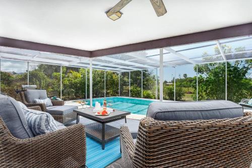Brady B Pool Home - image 12