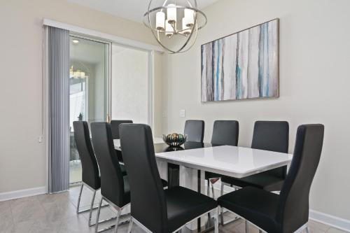 Four Bedroom Family Friendly w/ Screened Pool 4908 - image 11