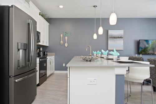 Four Bedroom Family Friendly w/ Screened Pool 4908 - image 14