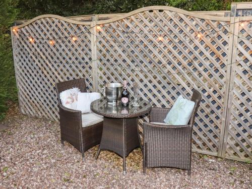 Elv Cottage Chester - image 6