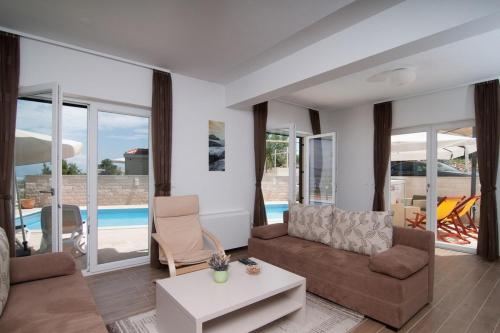 Family friendly house with a swimming pool Skrip, Brac - 20897