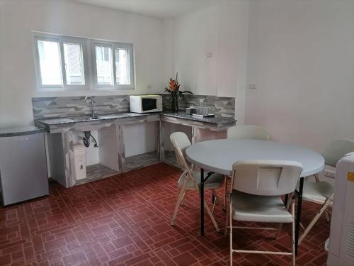 Victoria's Inn by Martha Vacation Homes in Barangay Manoc-Manoc