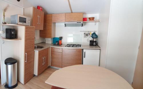 Luxe Mobilehome with dishwasher and airconditioning included fits 4 adults and 1 child, Ameglia, Ligurie, Cinqueterre, North Italy, Beach, Pool, Glamping