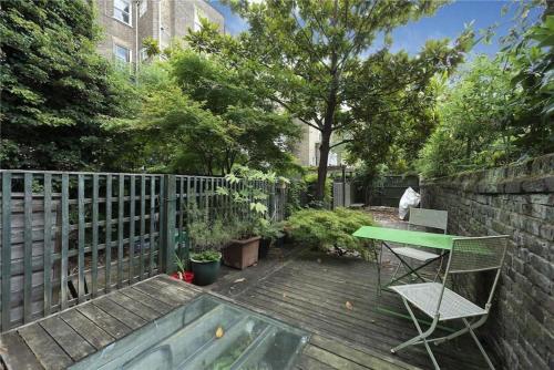 Classic Notting Hill Apartment with Private Garden, London