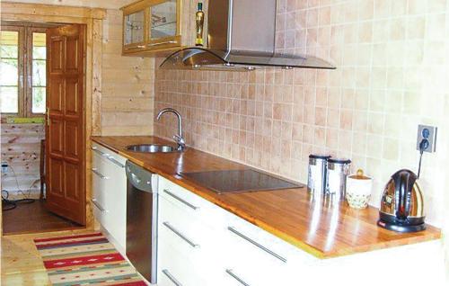 Dapur, 3 Bedroom Stunning Home In Fargelanda in Uddevalla