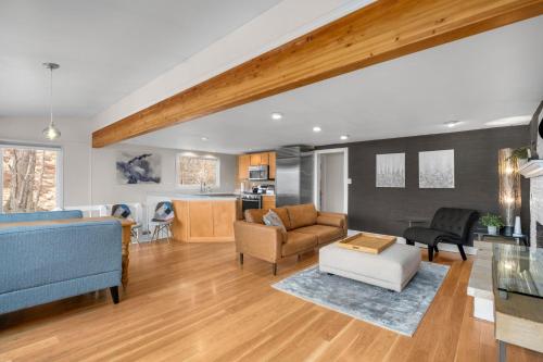 Lakefront House with Private Beach by Michigan Waterfront Luxury Properties in Norton Shores, USA