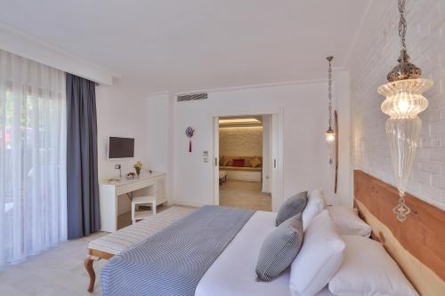 Arnna Hotel - Tap to explore photos