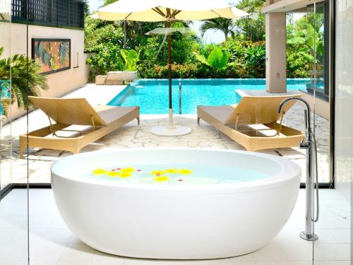 화장실, 시기랴 베이사이드 스위트룸 알라만다  (Shigira Bayside Suite Allamanda) in 시기라 해변