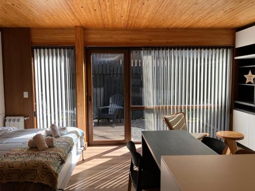 One-Bedroom Apartment image 4