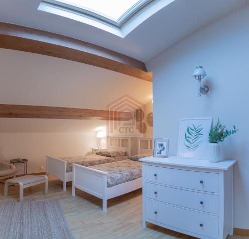 Three-Bedroom Apartment room in Cannes Rue d'Antibes: Agréable quatre pièces