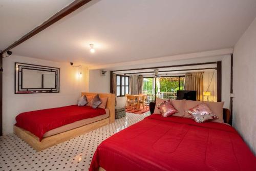 2 queen beds