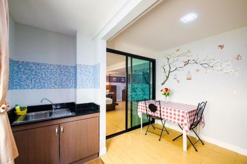 Kitchen, Scandia Beach Hostel near Immigration Office