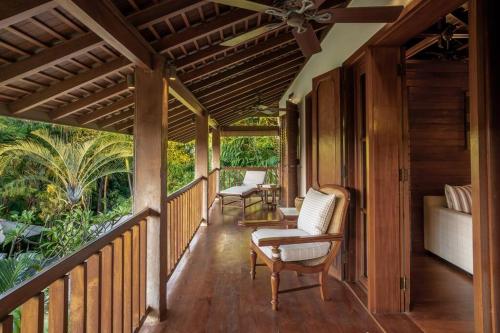 Villa Oost Indies fully staffed luxury villa, walk to the beach Experience true Balinese style with all modern luxuries
