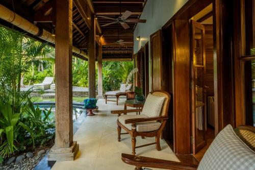 Villa Oost Indies fully staffed luxury villa, walk to the beach Experience true Balinese style with all modern luxuries