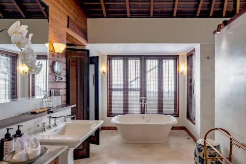 Villa Oost Indies fully staffed luxury villa, walk to the beach Experience true Balinese style with all modern luxuries