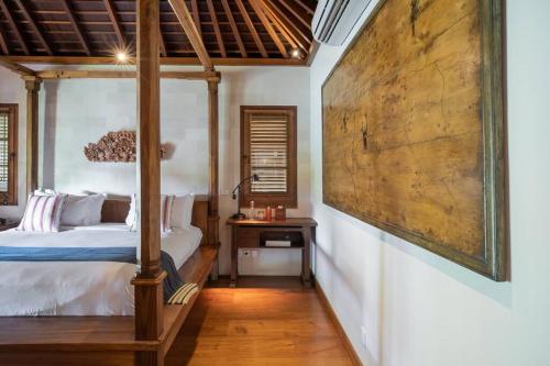 Villa Oost Indies fully staffed luxury villa, walk to the beach Experience true Balinese style with all modern luxuries