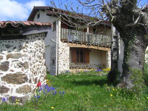 Gîte Saint-Médard-en-Forez, 4 pièces, 6 personnes - FR-1-496-279 - Location saisonnière - Saint-Médard-en-Forez