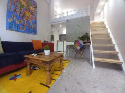 Ikaros Welcome Stay Downtown Loft - Explore Center by Foot - Close to Arch of Gallerius