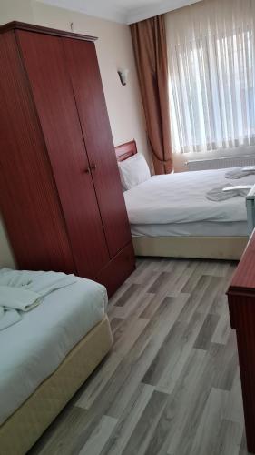 Standard Double or Twin Room image 5