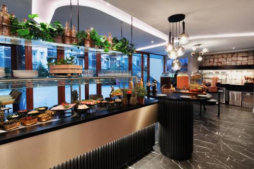 Metropolis Design Hotel - image 3