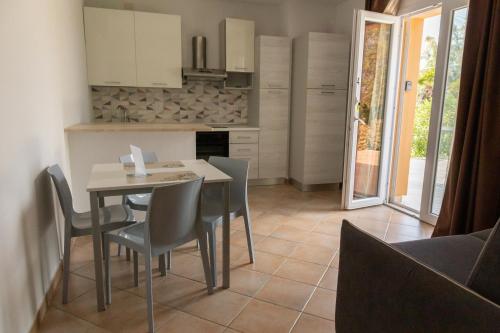 MARIS Apartments - Holiday Homes Room Type - Superior One-Bedroom Apartment with Balcony