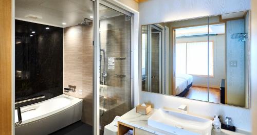 Enoshima Hotel ーEnoshima Island Spa Hotel Buildingー
