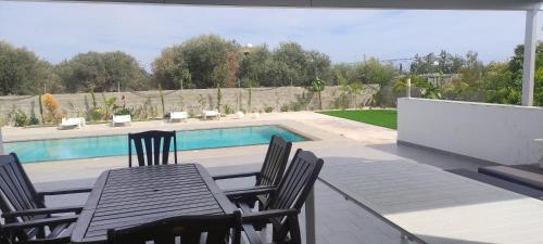 Kiti Village Villa Larnaca, salt-water pool, 5 bedrooms