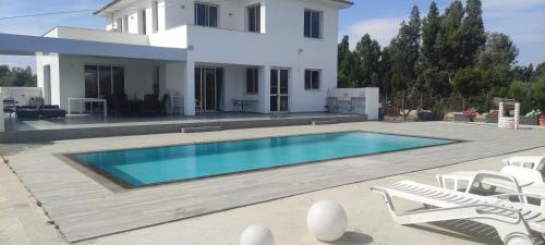 Kiti Village Villa Larnaca, salt-water pool, 5 bedrooms Larnaca