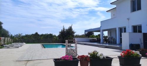 Kiti Village Villa Larnaca, salt-water pool, 5 bedrooms